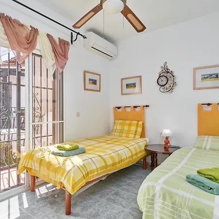 Charming Townhouse In Nueva 펜션 네르하