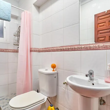 Сasa de vacaciones Charming Townhouse In Nueva *