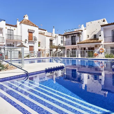 Semesterbostad Charming Townhouse In Nueva Nerja