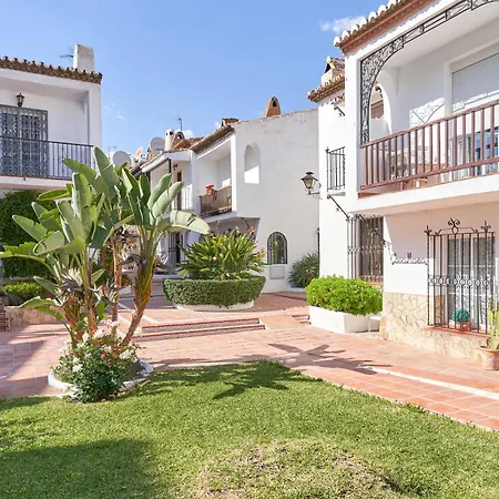 Semesterbostad Charming Townhouse In Nueva Nerja