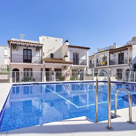 Charming Townhouse In Nueva Hébergement de vacances Nerja