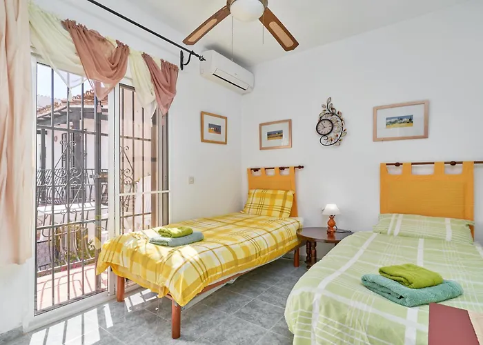 Charming Townhouse In Nueva Hébergement de vacances Nerja
