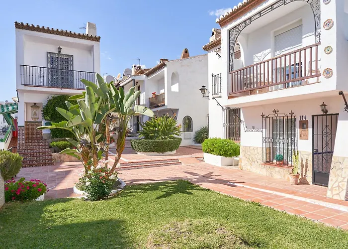 Будинок відпочинку Charming Townhouse In Nueva Нерха