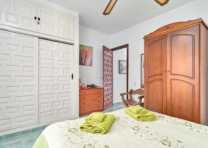 Charming Townhouse In Nueva * Нерха